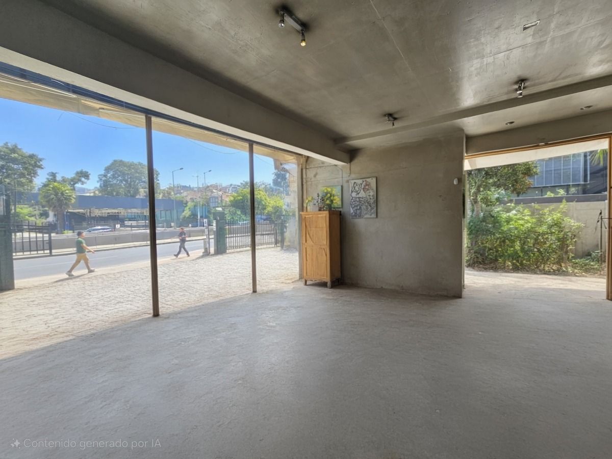 Venta de Edificio de Uso Comercial en Inmejorable Ubicación en Av. Las Condes