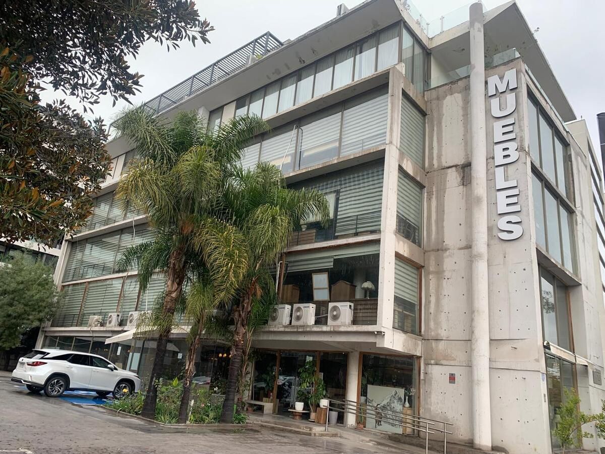 Venta de Edificio de Uso Comercial en Inmejorable Ubicación en Av. Las Condes