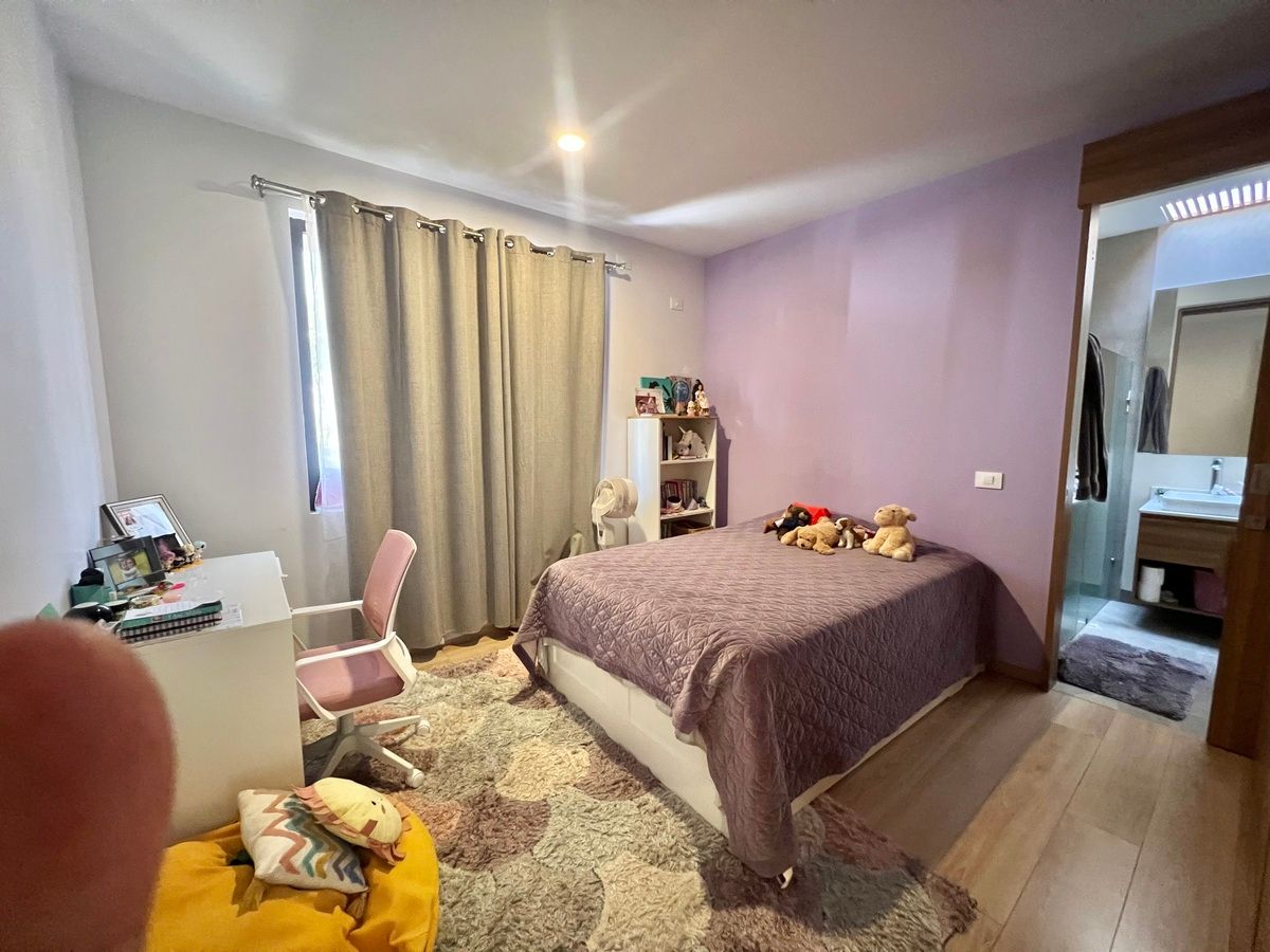 20 de 27: Planta alta Segunda recámara con baño completo (2)