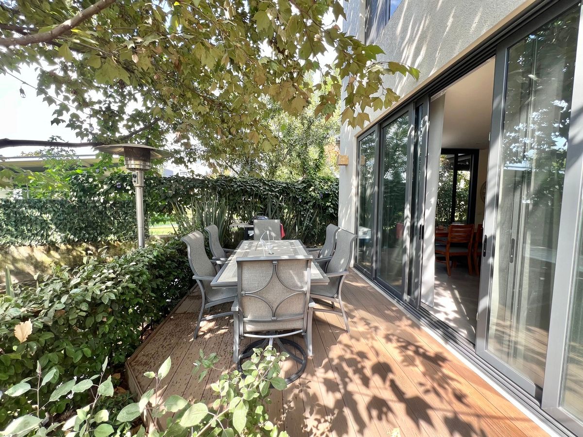 6 de 27: Terraza propia  con vista al jardín y alberca