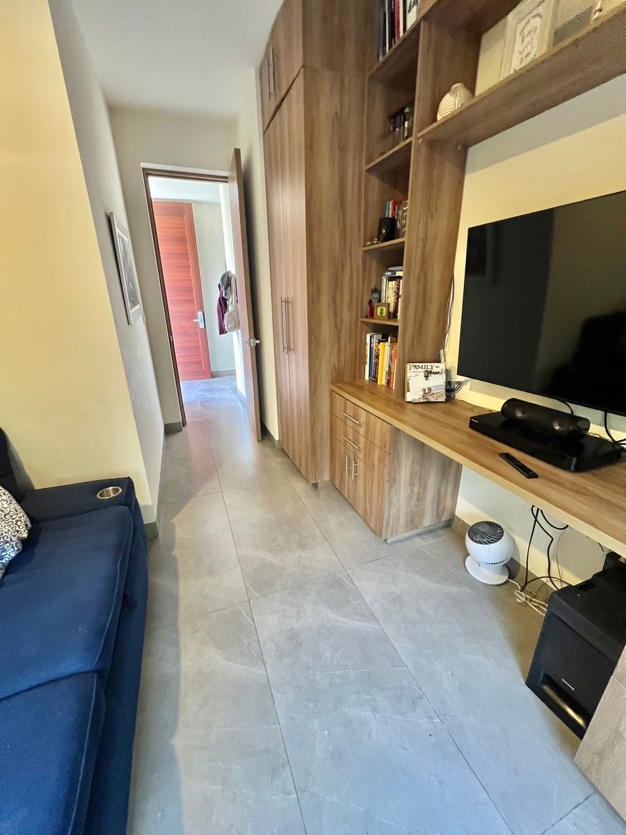 15 de 27: Estudio con clóset