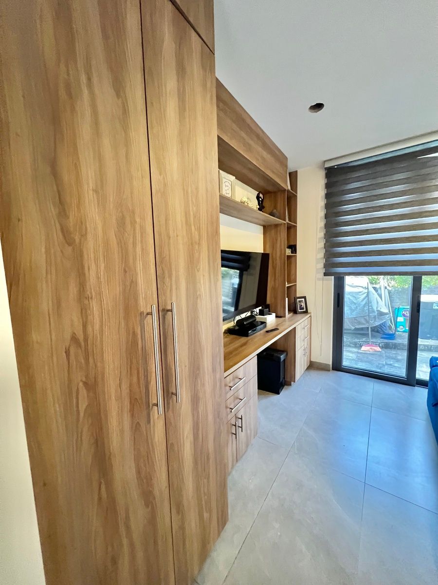 13 de 27: Estudio con acceso a la terraza lateral