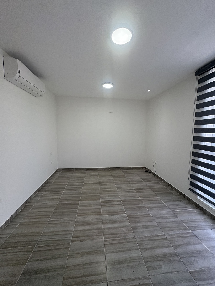 16 of 40: AMPLIAS RECAMARAS