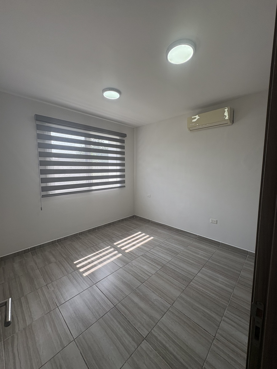 22 of 40: RECAMARAS CLIMATIZADAS Y CON PERSIANAS