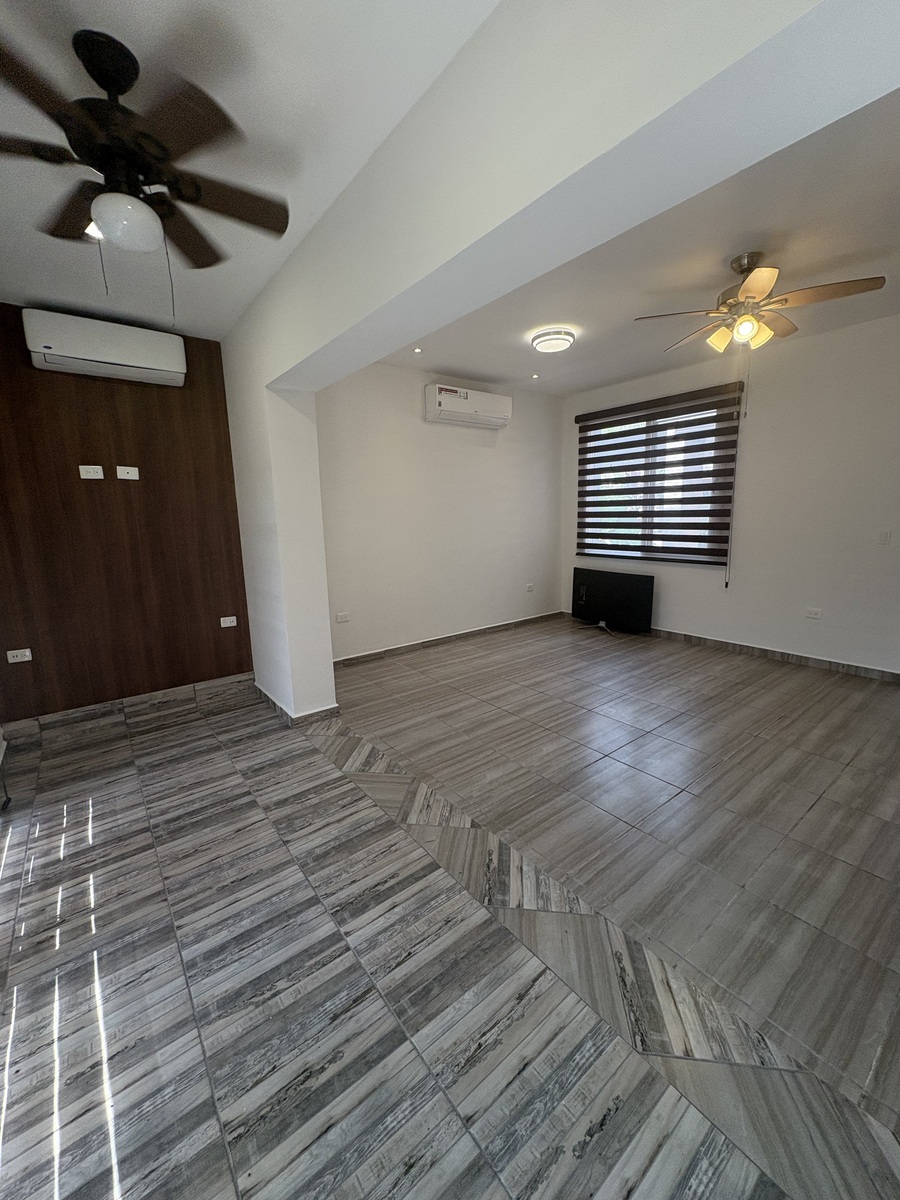 5 of 40: SALA AMPLIADA