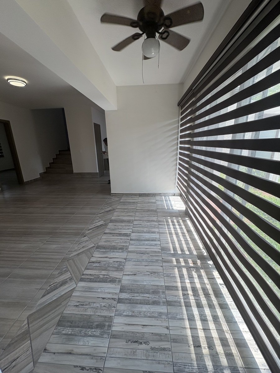 29 of 40: PERSIANAS INTALADAS