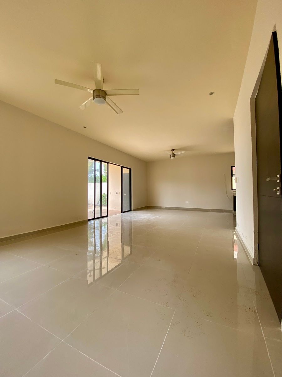 House in Santa Cruz, Conkal, photo 2 of 15