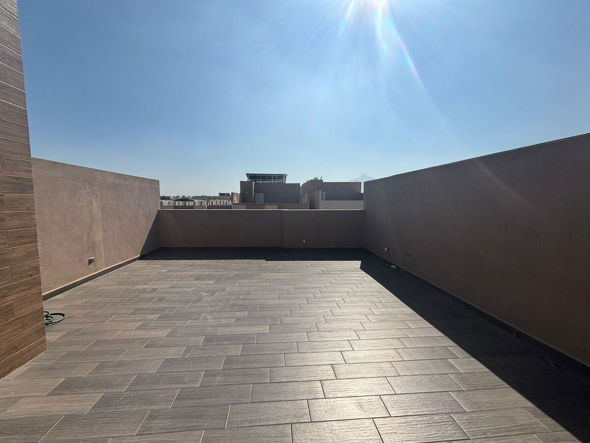 4 of 20: WhatsApp Image 2025-10-28 at 2.44.04 PM (1)