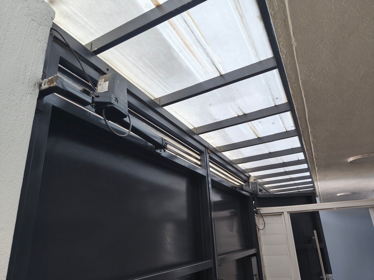 CASA CON USO DE SUELO EN VENTA EN LOMAS DE ZAPOPAN - foto 4
