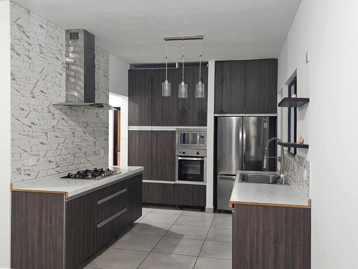 4 of 11: be8c993b-cf73-4af7-a3f1-45593e057f10