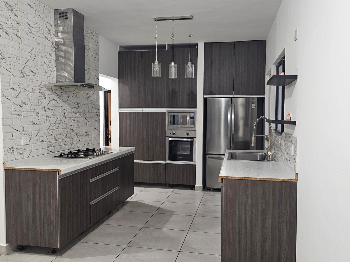 5 of 11: 235d65db-a4ee-48cb-9d60-ef38231084b5