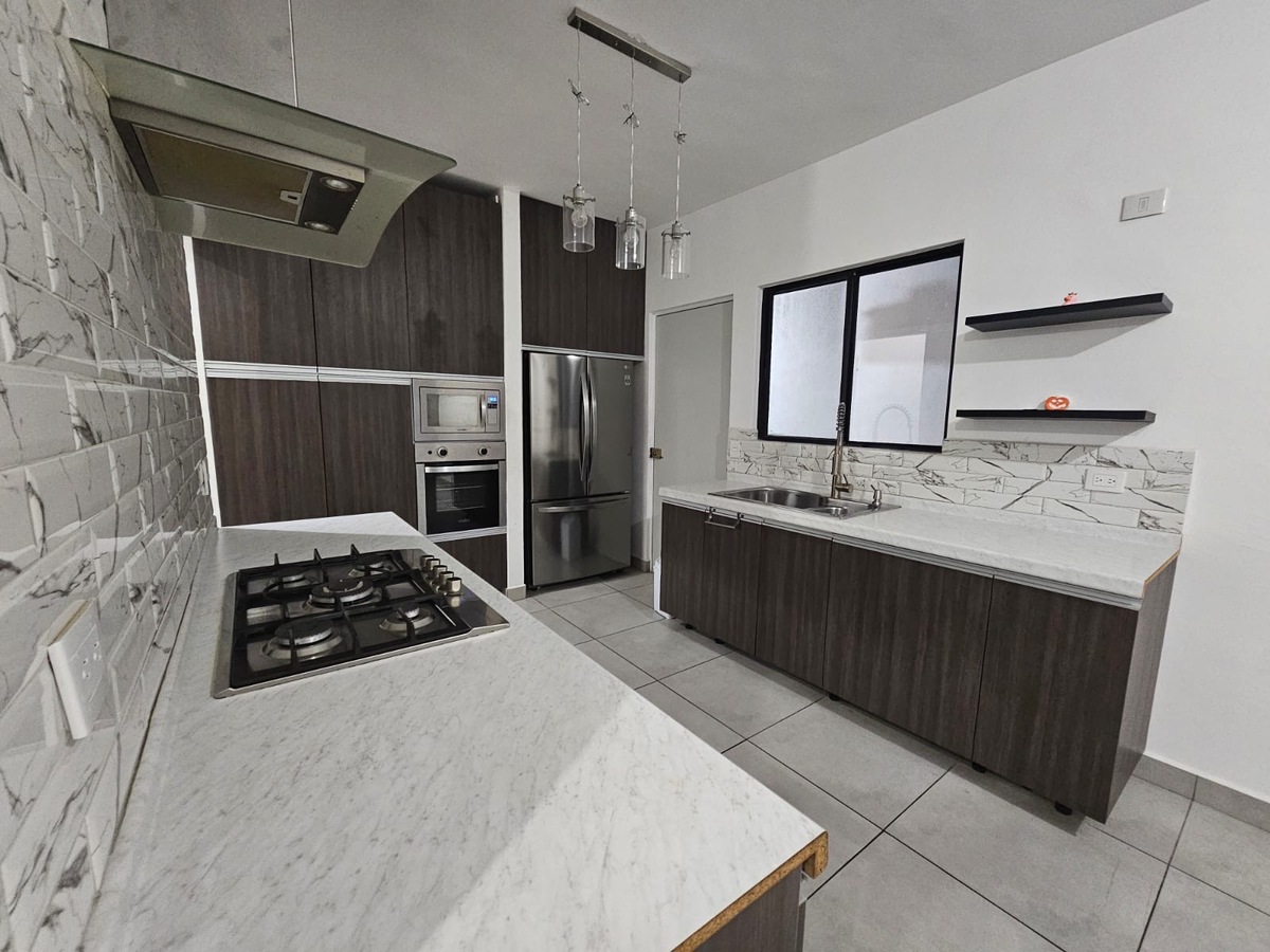 6 of 11: f466e978-7487-4df5-8ece-6b59f4fba802