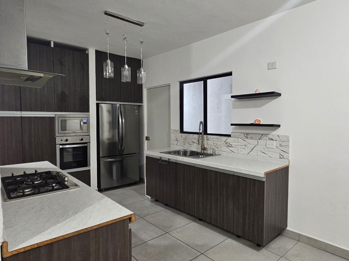 7 of 11: 36da635a-c0f1-478c-b180-a8d688b25ea6