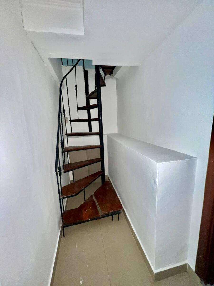 9 de 16: Escalera