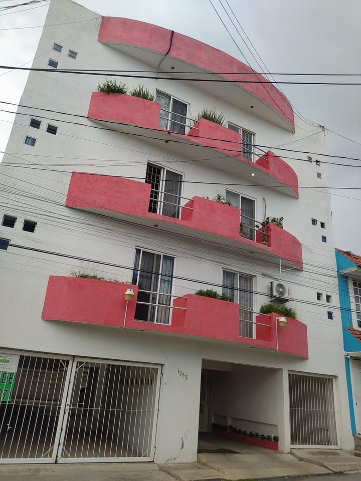 1 of 14: FACHADA PRINCIPAL