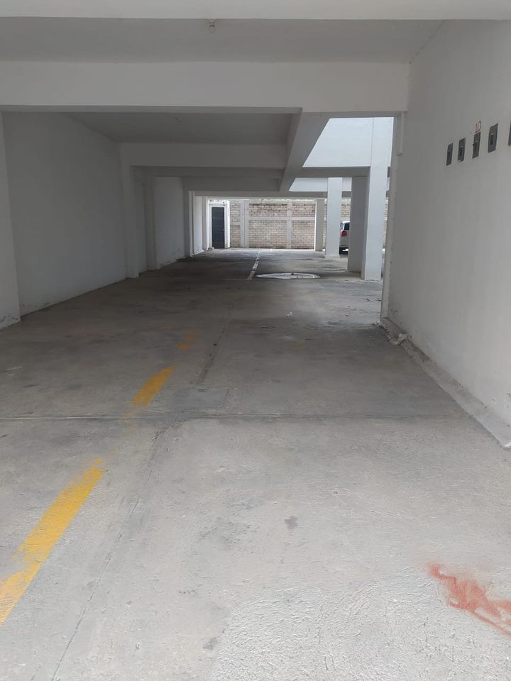 13 of 14: AREA DE ESTACIONAMIENTO