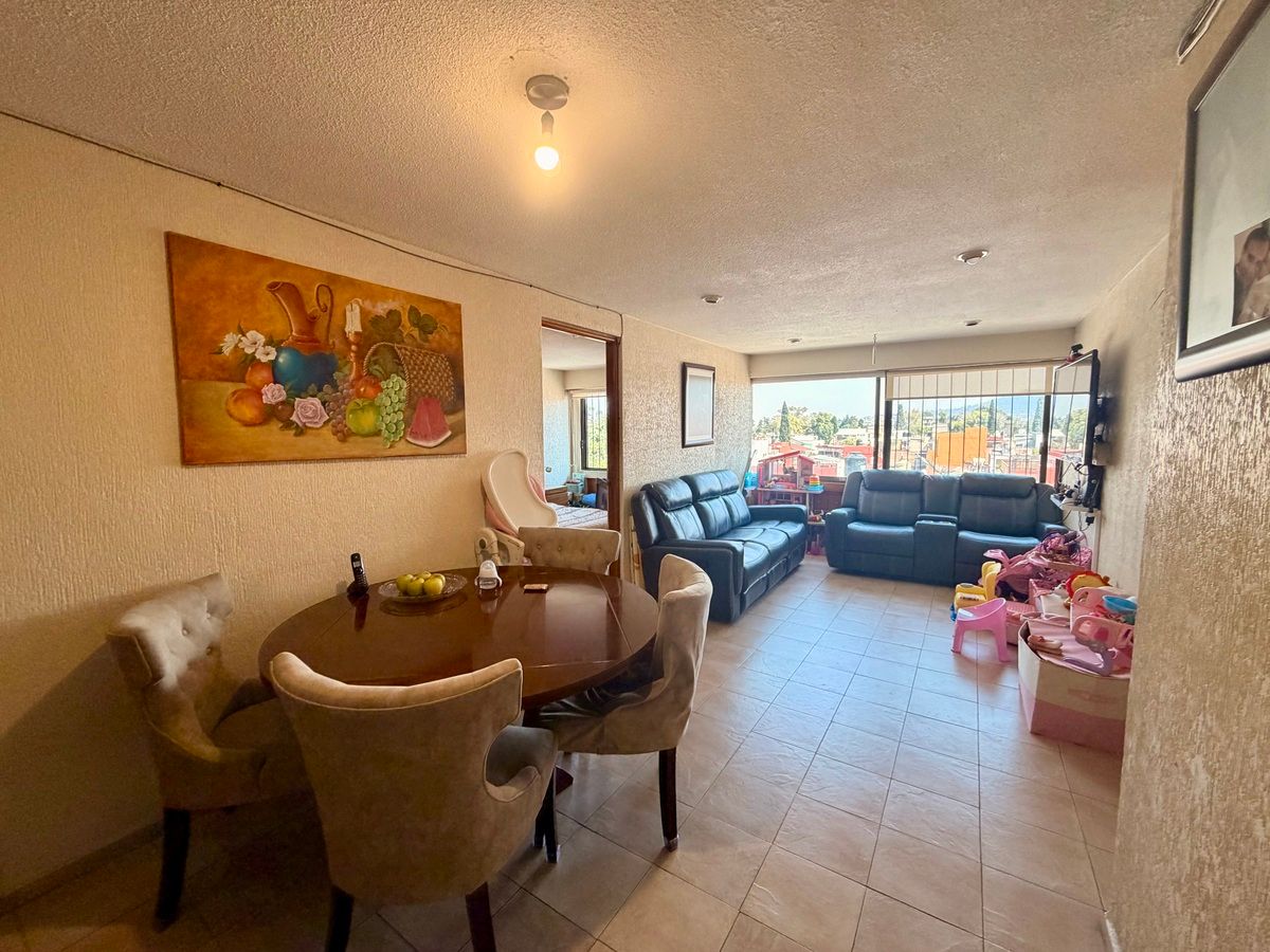 1 de 14: Amplia estancia comedor