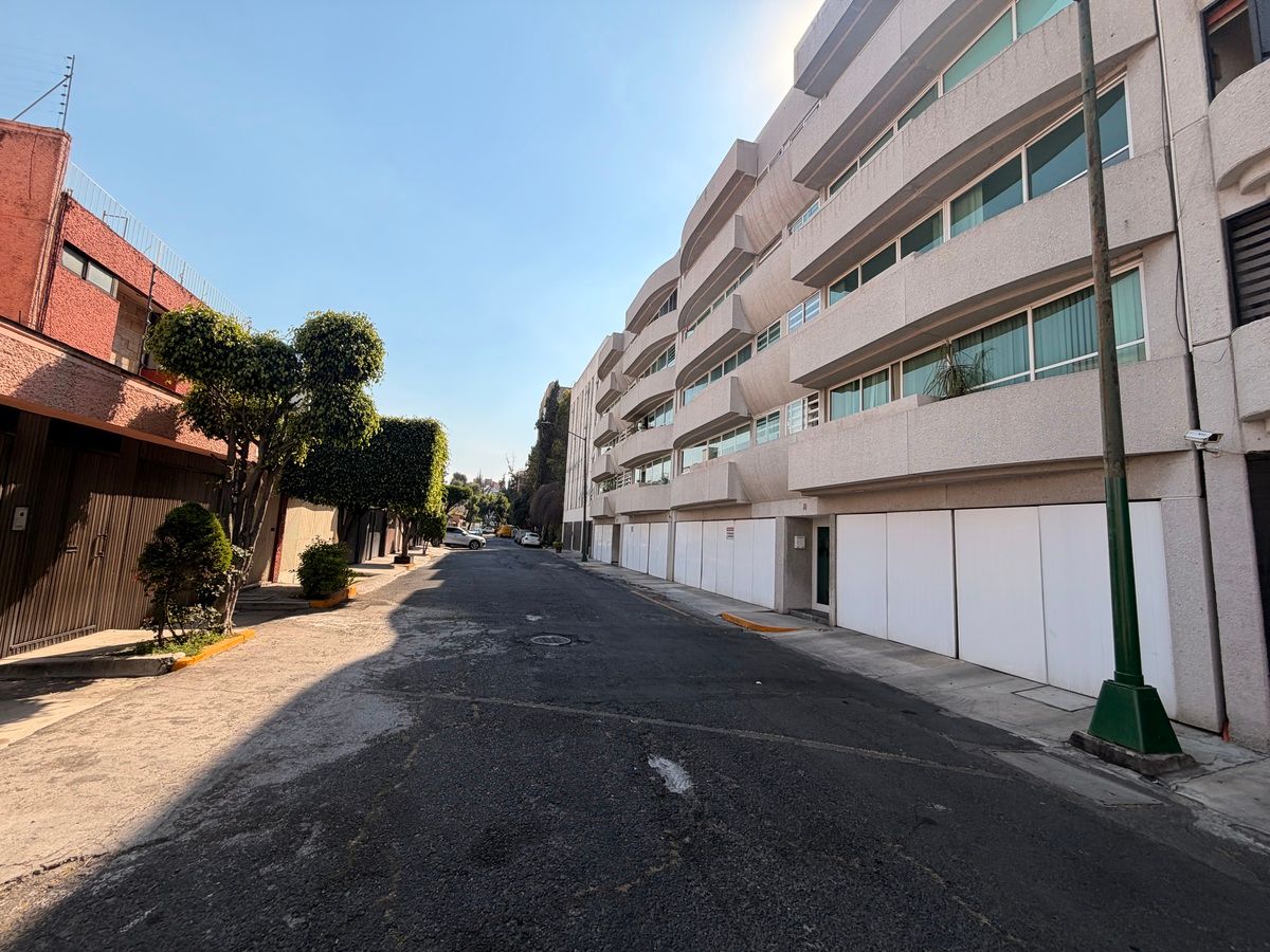 12 de 14: Calle cerrada con seguridad 24 horas