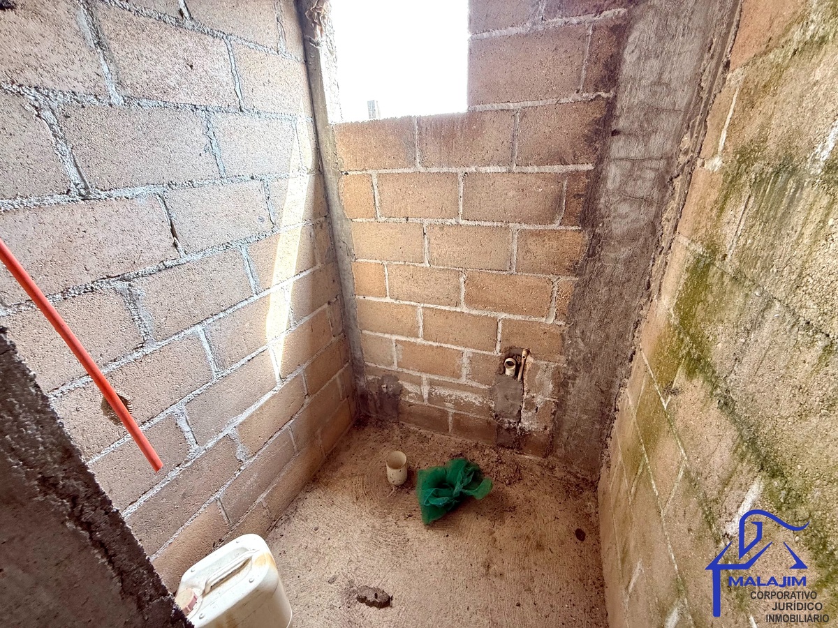 9 of 15: medio baño