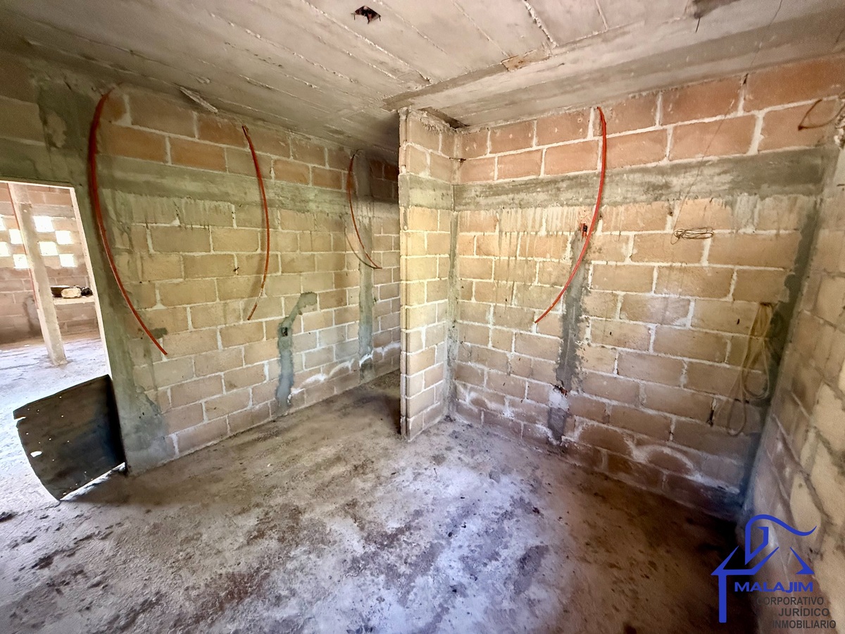 12 of 15: habitación con vestidor y baño