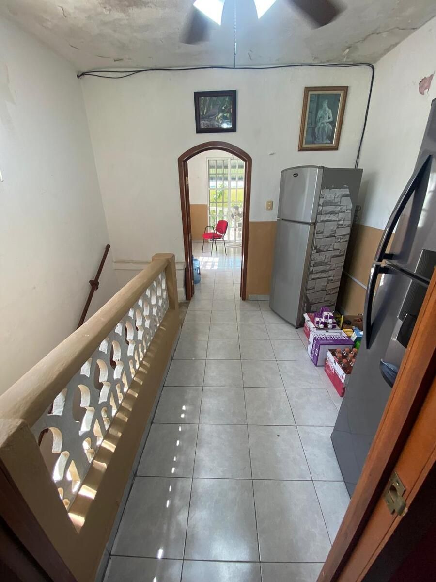 9 of 27: Área de distribución en planta alta