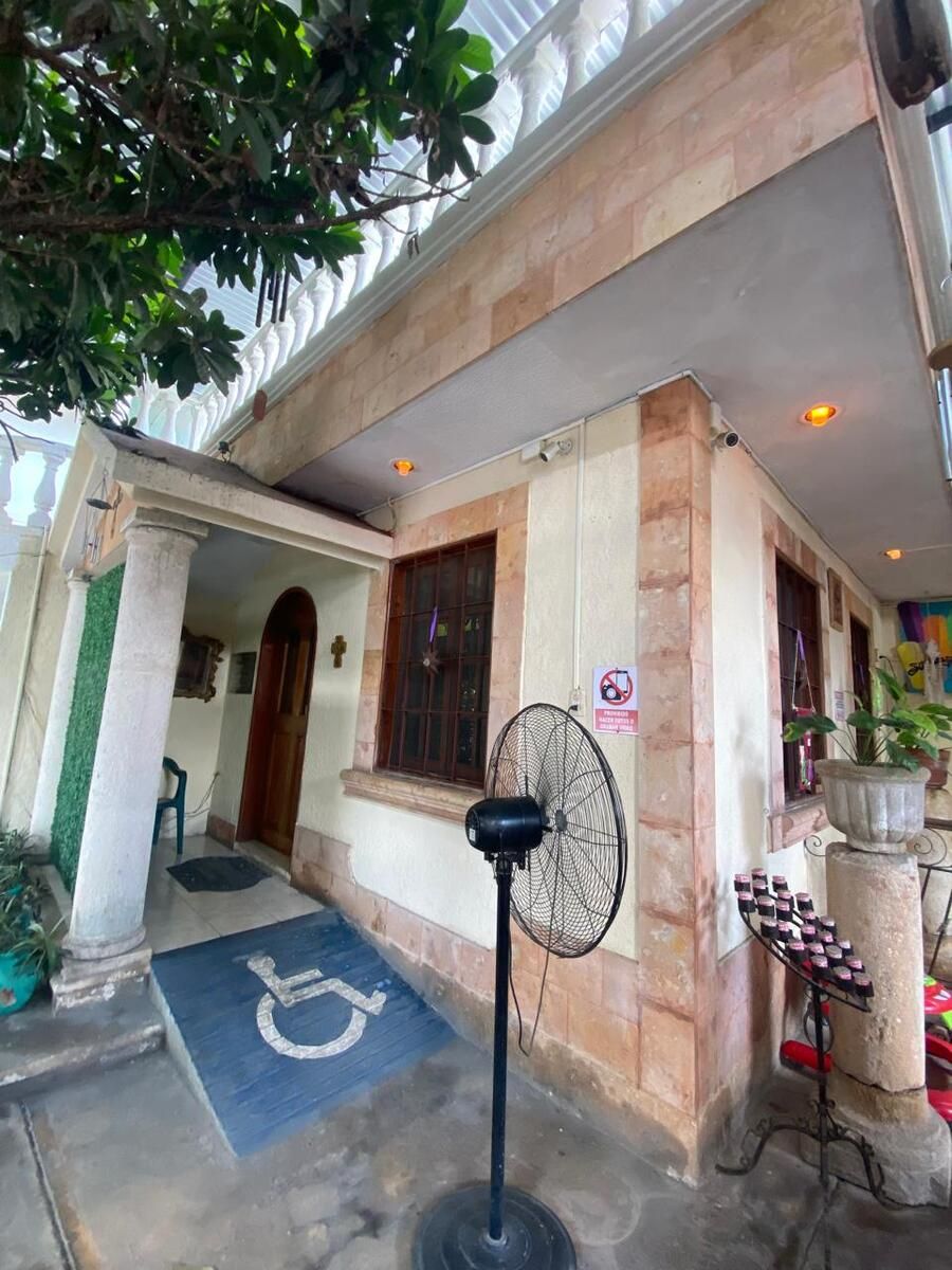 17 of 27: Acceso de rampa