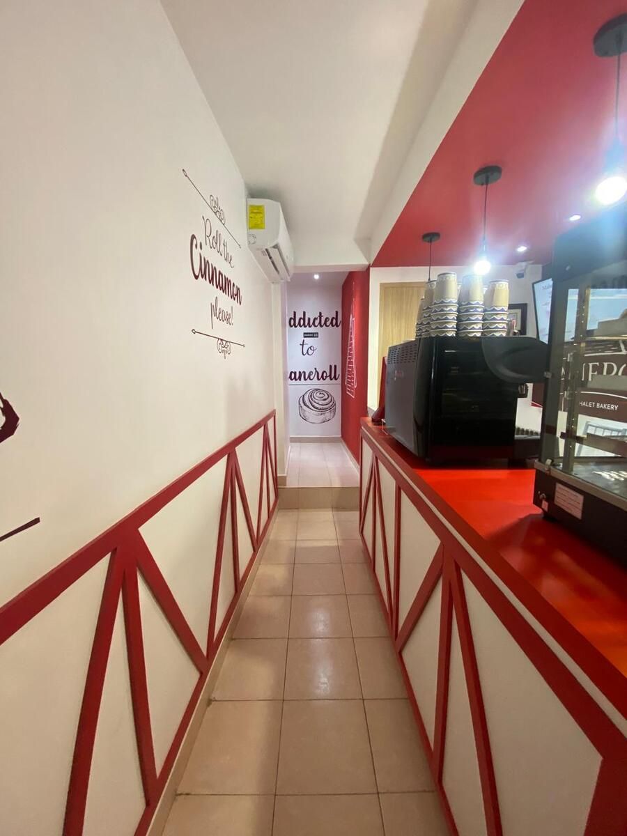 8 of 27: Barra del área de servicio cafetería