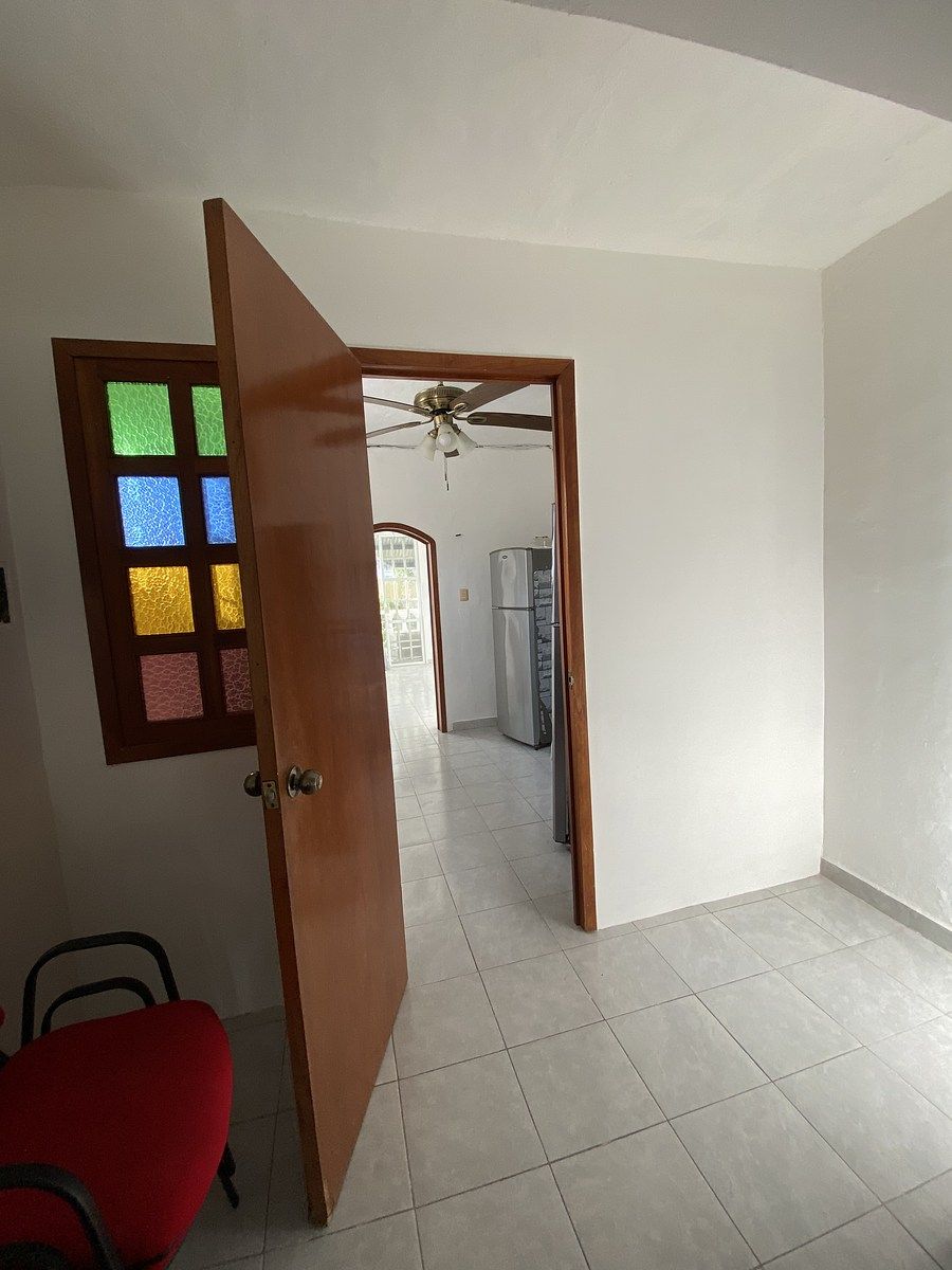 25 of 27: Acceso a la habitación planta alta