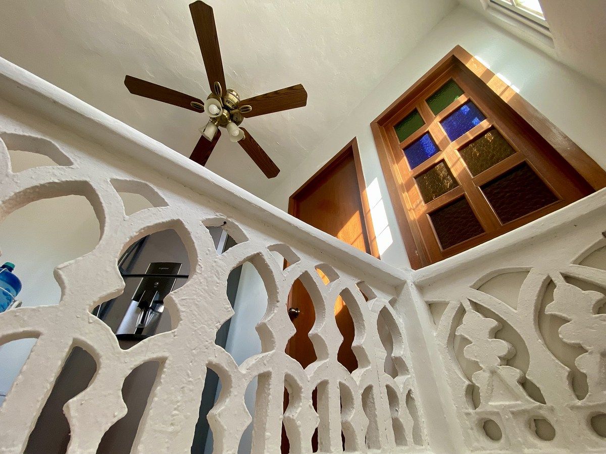 1 of 27: Acceso a segunda planta