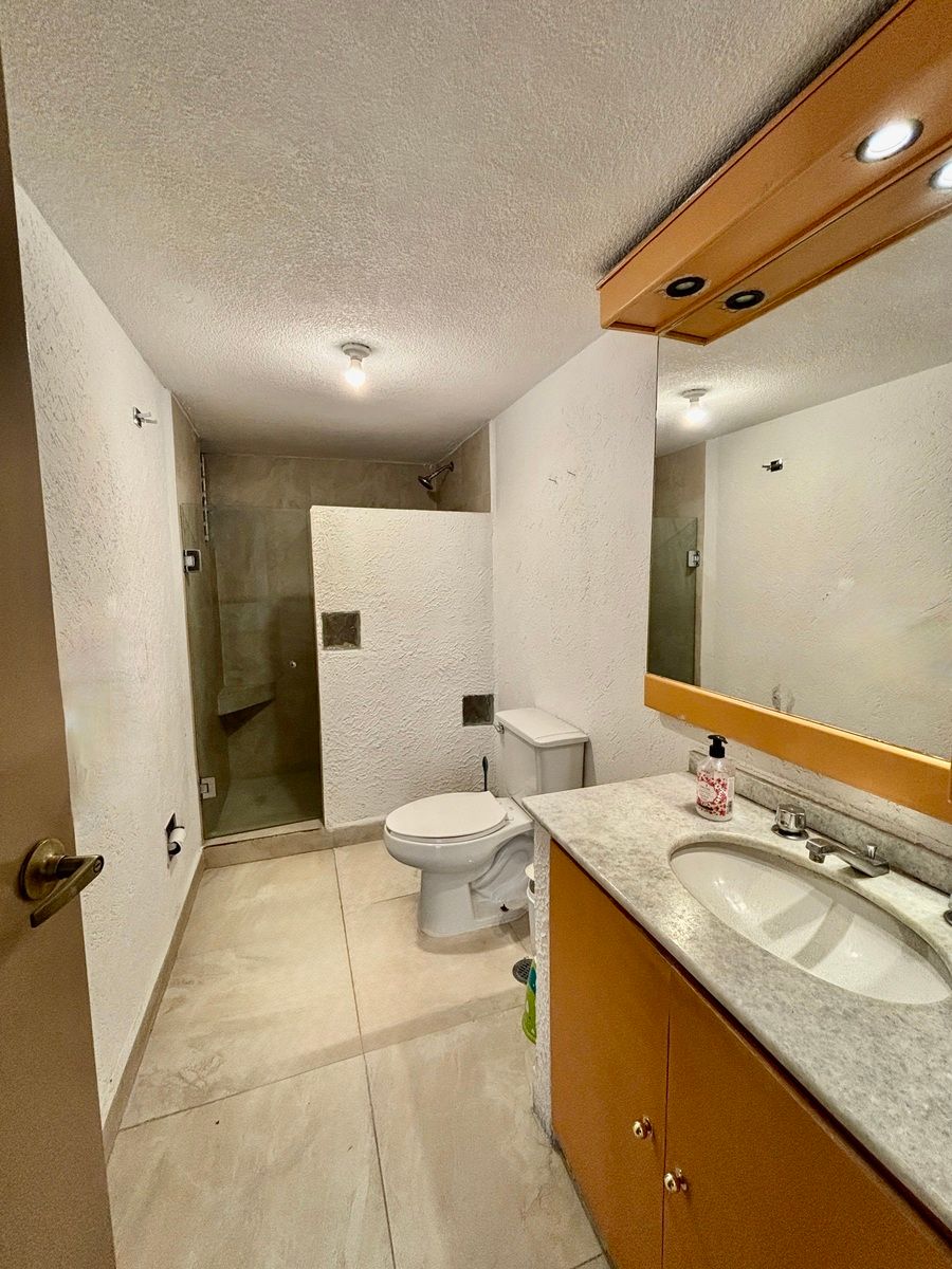 10 de 15: baño secundario y de visitas