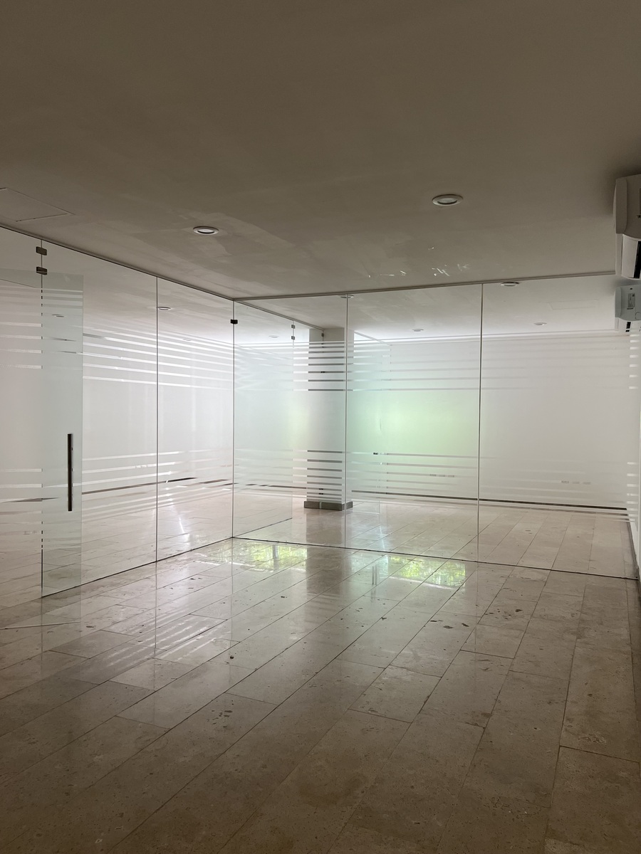 11 of 21: Sala de juntas