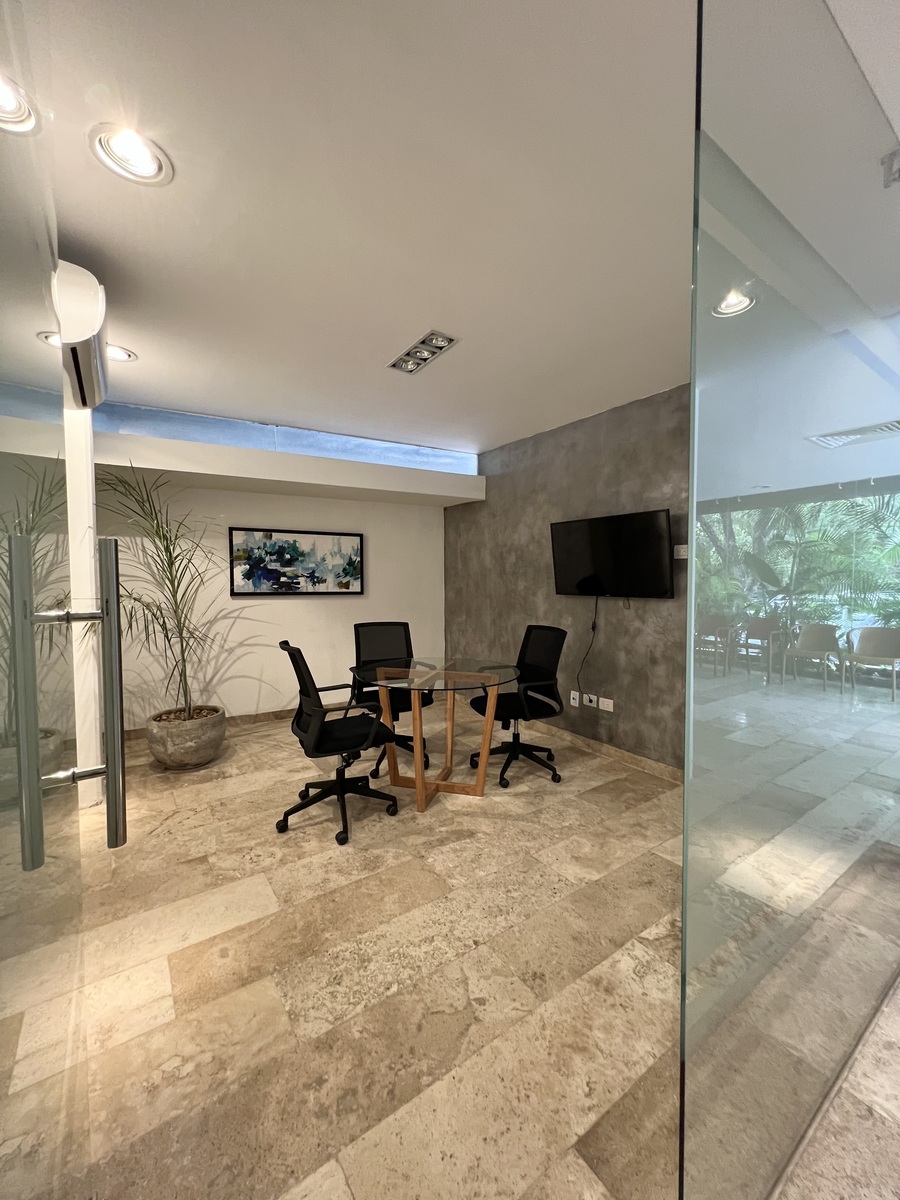 16 of 21: Sala de juntas de Armoran