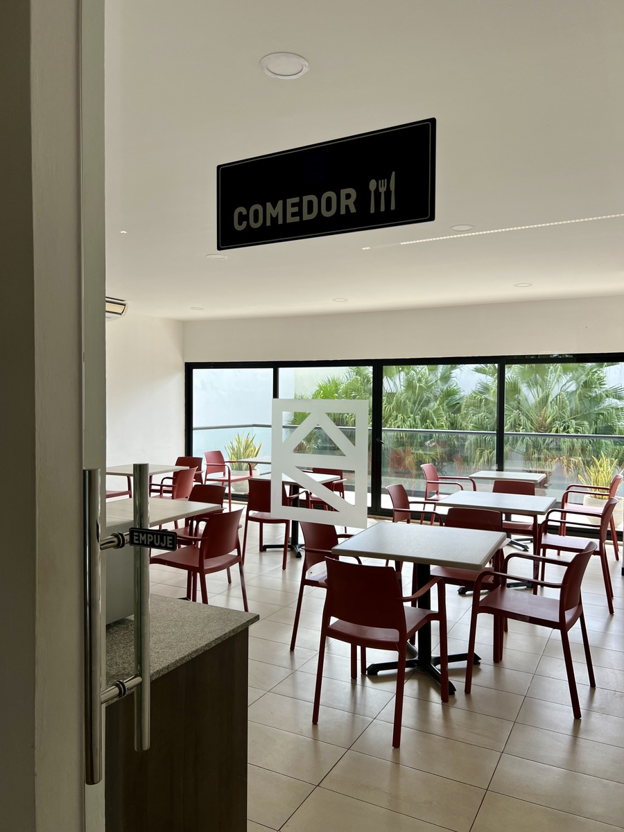 19 of 21: Comedor