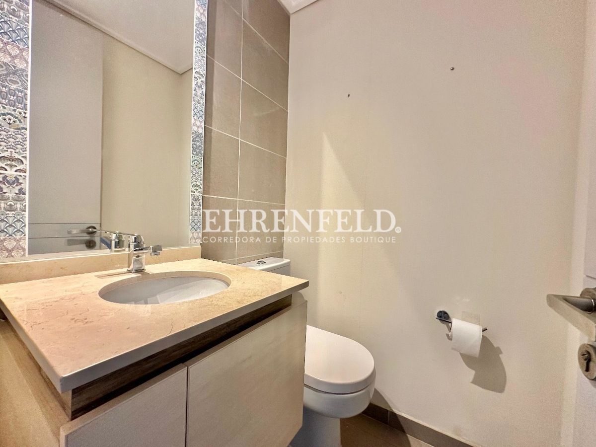 10 de 32: Baño visitas.