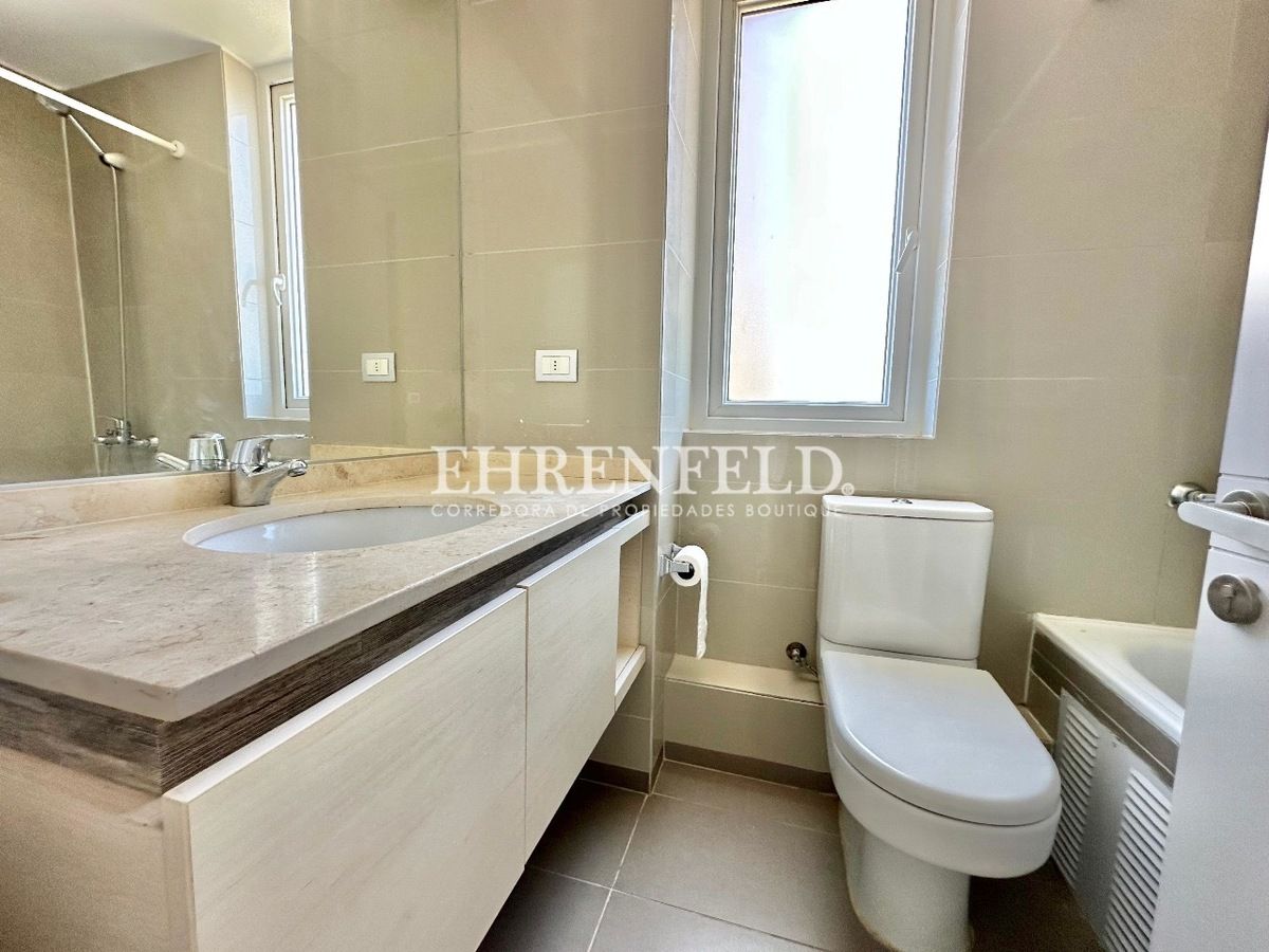 21 de 32: Baño suite.