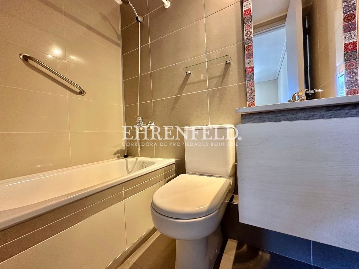 31 de 32: Baño suite chica.