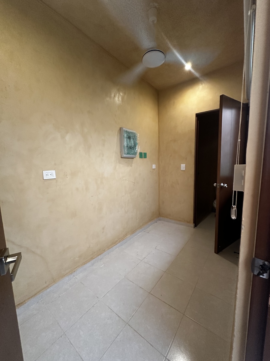 8 of 22: Cuarto de servicio