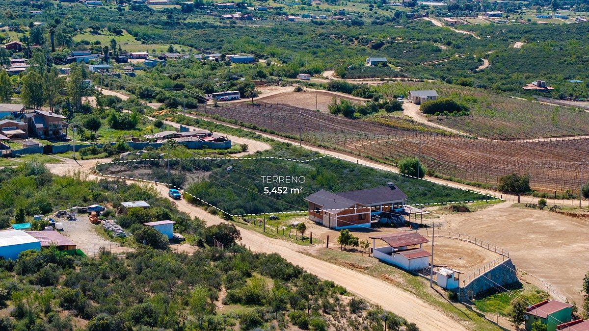 Terreno en venta de 5,452 m2 en zona exclusiva de Valle de Guadalupe