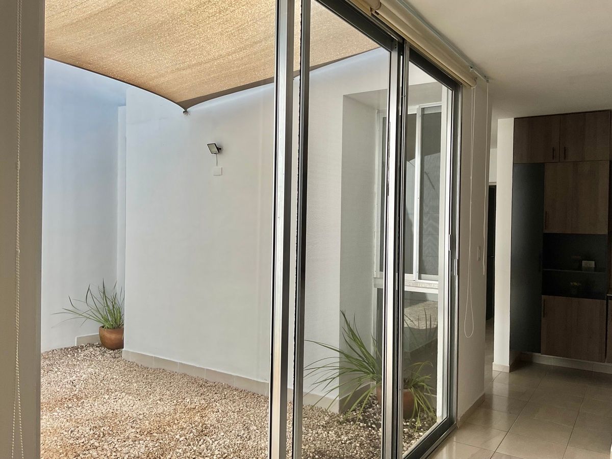 9 of 10: PATIO EXTERIOR