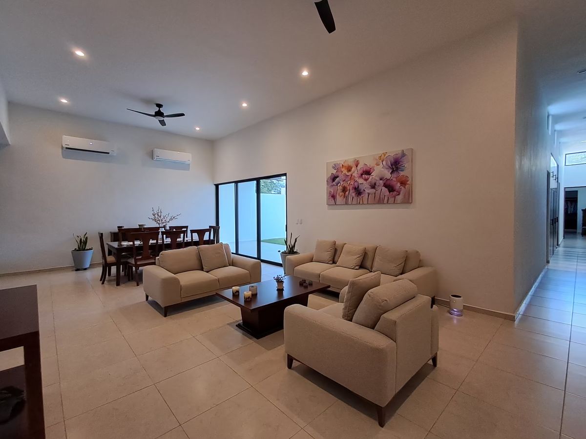 2 de 14: Comedor y Sala Amueblados en Venta