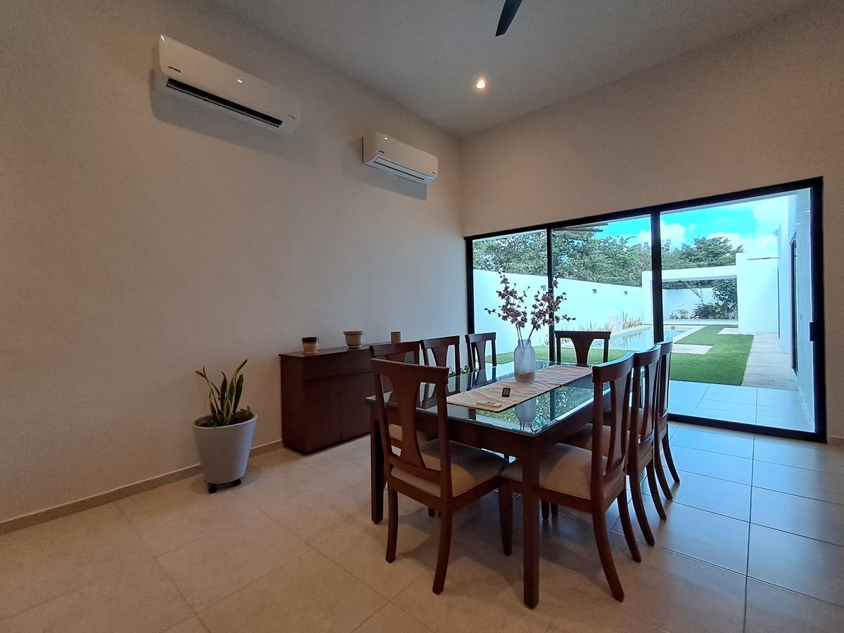 5 of 14: Comedor - Amueblado en Venta