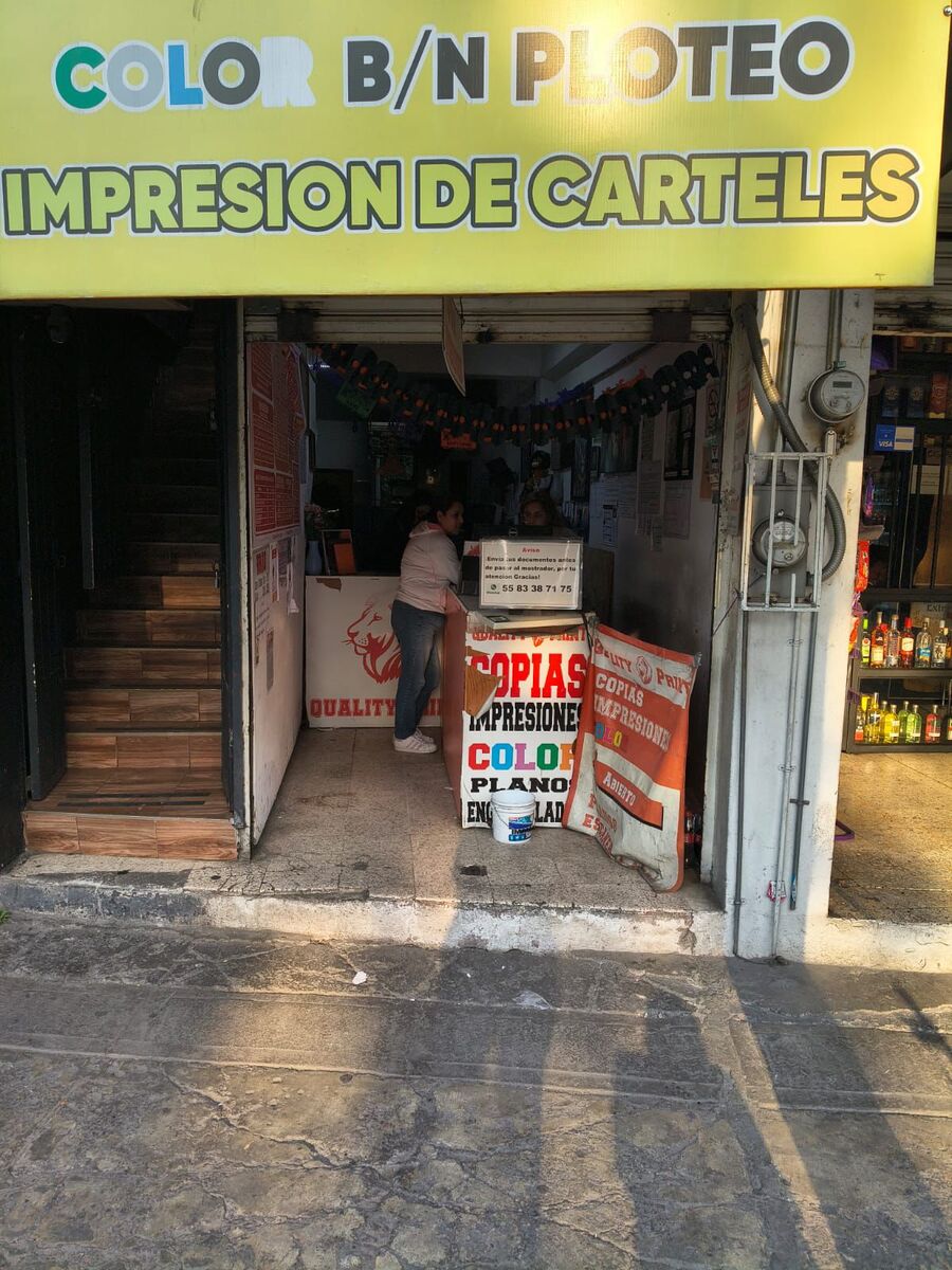 11 of 36: COPIAS Y ACCESO AL BAR