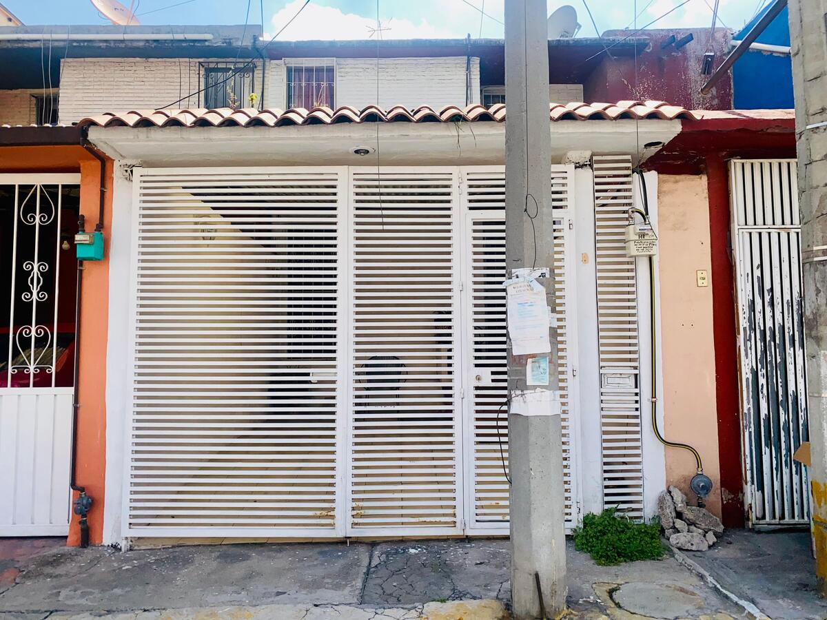 1 de 17: Acceso con reja