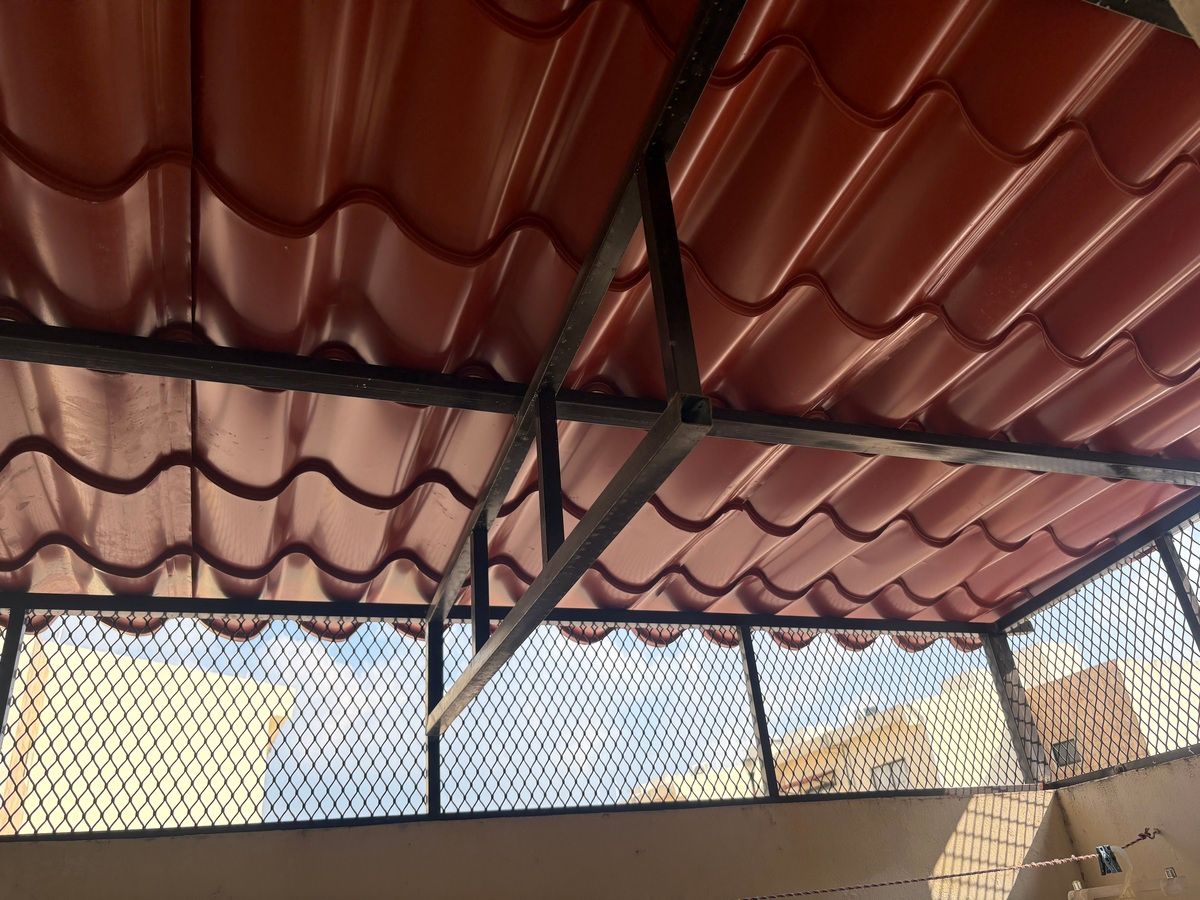 22 de 22: Patio de servicio con techo y protecciónes