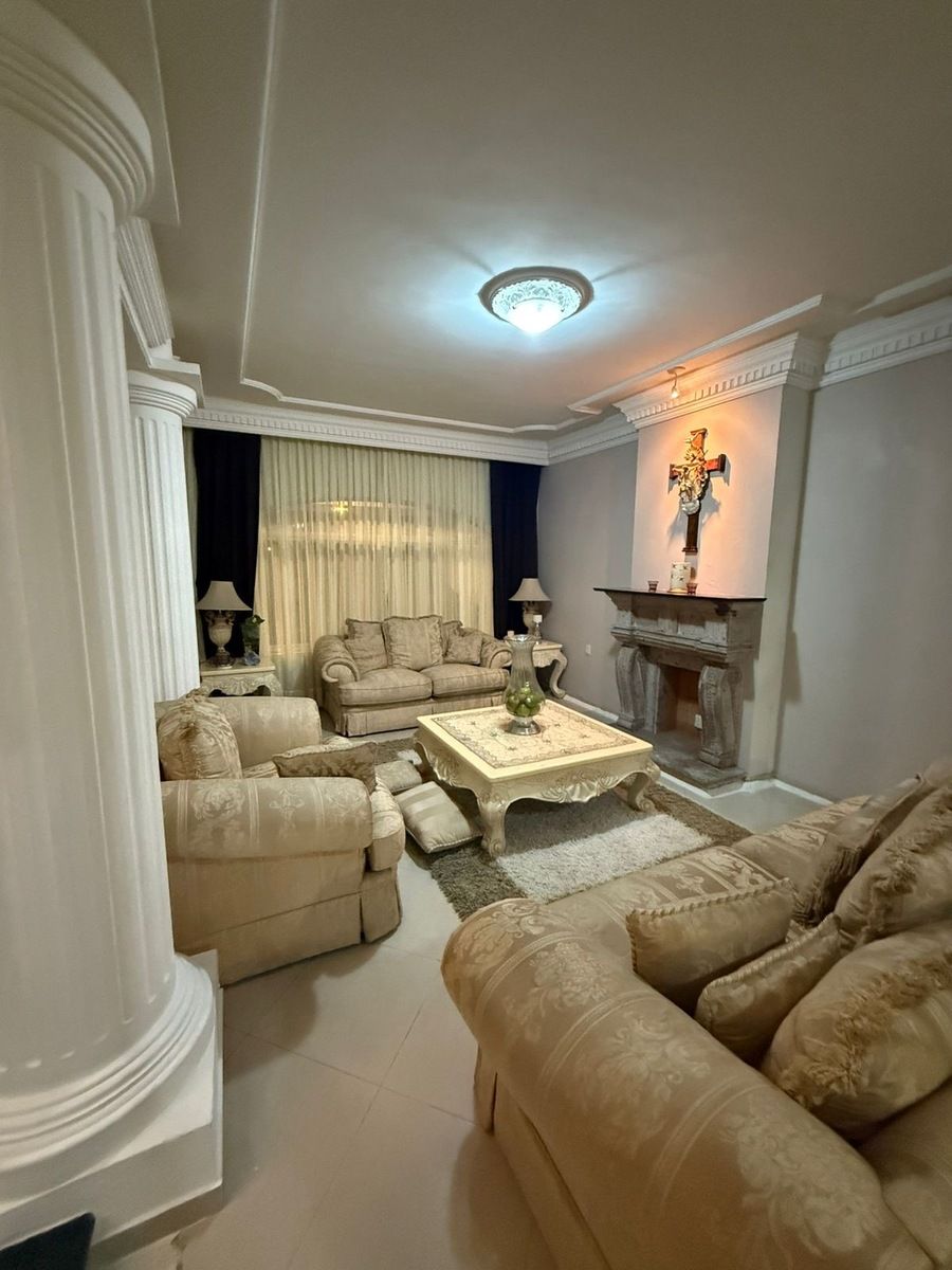 4 de 41: Casa en venta en Virreyes coto Oxford Sala