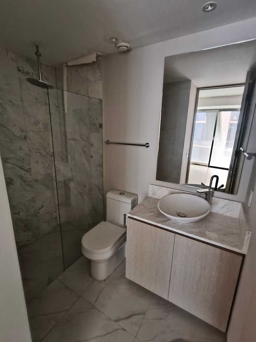 14 de 37: Baño recámara secundaria 1