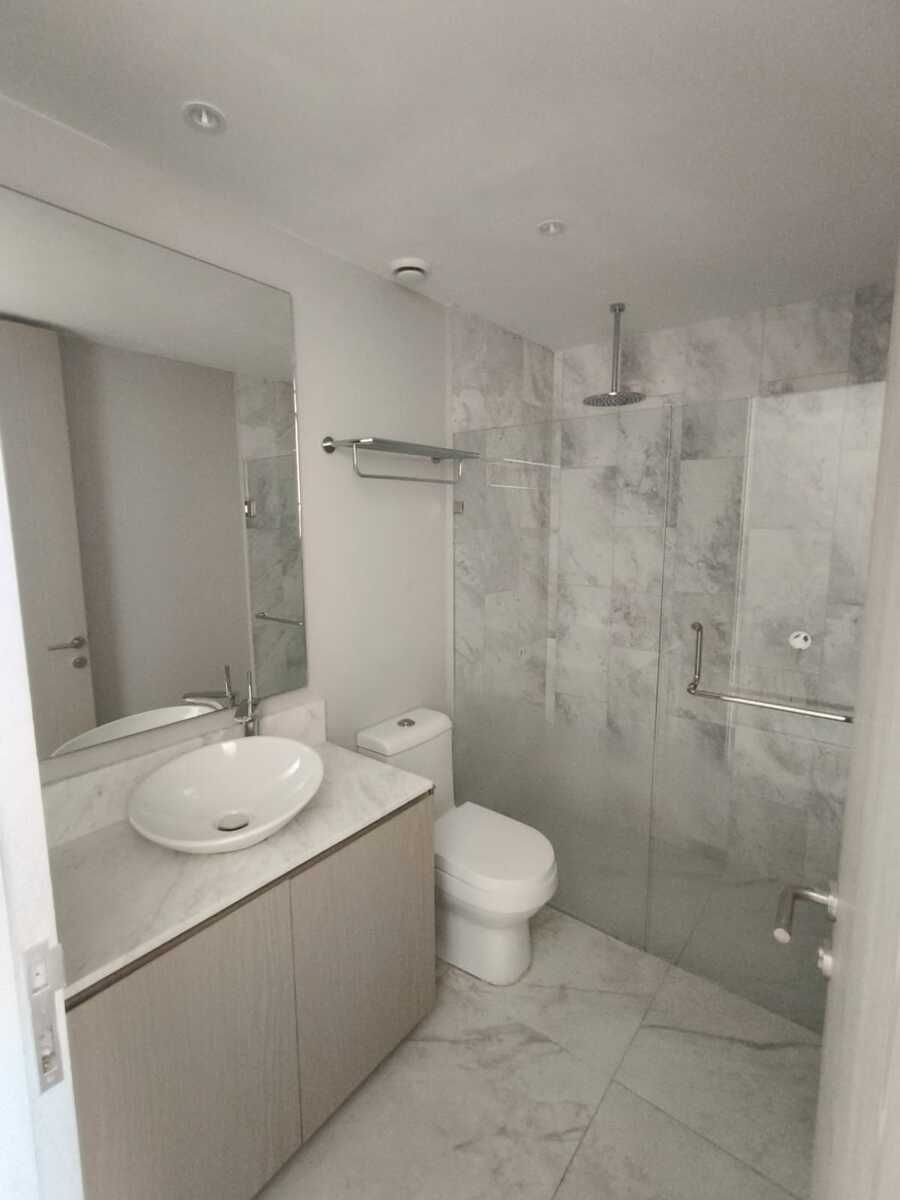 20 de 37: Baño recámara principal