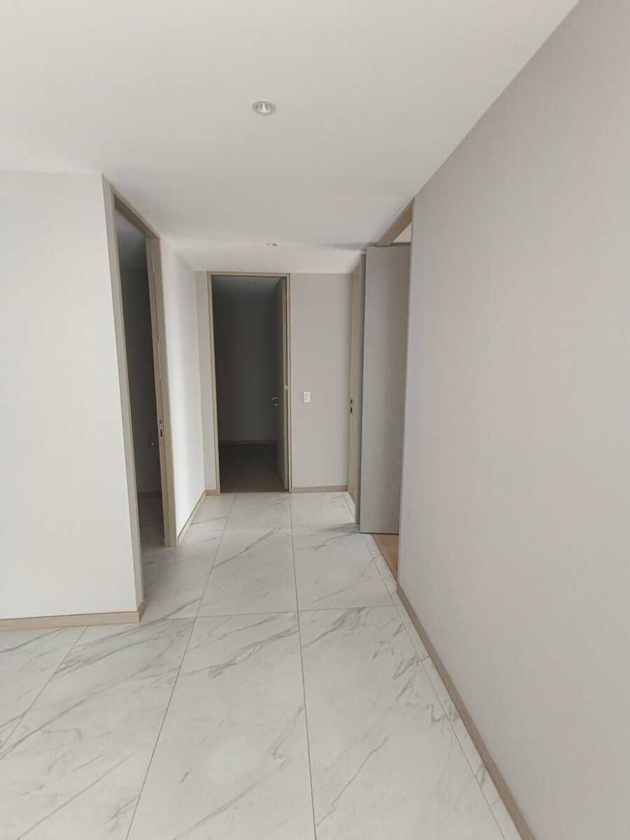 8 de 37: Pasillo a recámaras