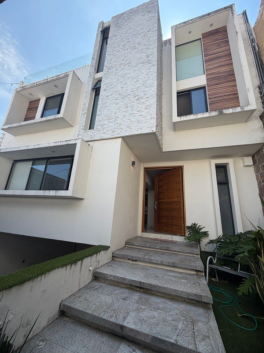 CASA EN VENTA BOSQUE CAMELINAS, foto 1 de 21