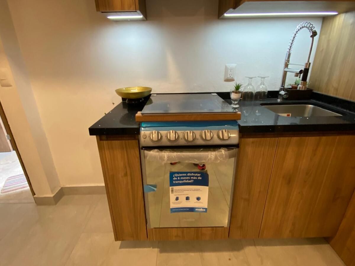 3 of 38: Estufa con horno